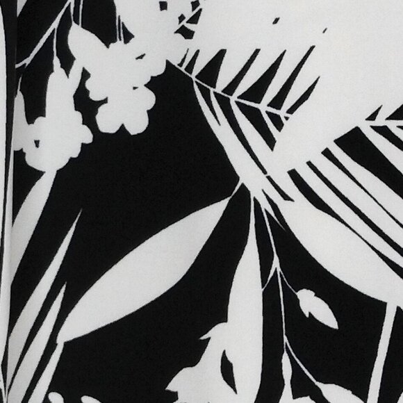 Cocomo Plus Size 1X Black & Ivory Floral Print Pintuck Short Flutter Sleeve Top - Picture 4 of 6